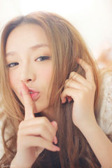 组图：裴紫绮为新专辑拍摄清纯写真