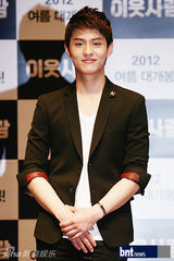 组图：韩星金允珍金赛纶等宣传新片《邻居》