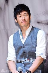 组图：韩星张赫出自传《热血男儿》 出席宣传