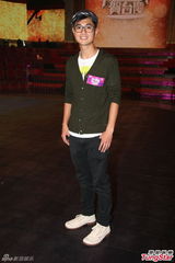 组图：陈百祥欲备护膝贺台庆 余咏珊否认加奖金