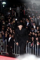 高清组图：元斌等闪耀大钟奖红毯 金慧秀等爆乳抢镜