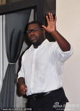 组图：《羞耻》发布会 迈克尔·法斯宾德休闲亮相