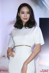 组图：白歆惠代言吸金 白裙设计“激凸”效果