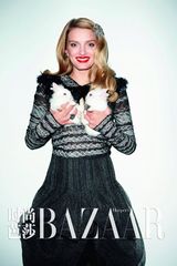 组图：超模唐纳森窈窕动人 登《时尚芭莎》封面