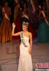 组图：美国小姐摘世界小姐桂冠 中国小姐入围前五