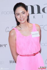 组图：吴彦祖妻子怀孕后胸围上涨 爱吃中国菜