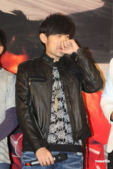 组图：周杰伦关注极限探索 为好友出征打气加油 