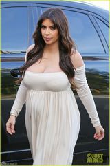 组图：卡戴珊怀孕爆肥低胸巨乳