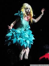 高清组图：Gaga开唱再进化 三点喷火尺度惊人