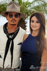 高清组图：德普宣传《海盗4》 佩内洛普紧身裙性感