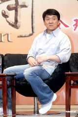 幻灯图：谢霆锋黑超现身新片发布会 范冰冰展优雅