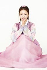 高清组图：GirlsDay穿传统韩服向粉丝拜年