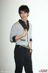 组图：泰剧小生Son自认小王力宏 台湾拥抱粉丝