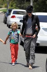 组图：潮妈格温-斯蒂芬妮携儿子出游