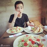 组图：韦唯仨混血儿子帅照曝光 大儿子北大学霸