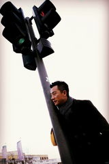 组图：黄轩柏林街拍 情人节和电影的约会