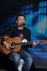 幻灯图：《快男》突围第3场摇滚小子叫板黑面判官