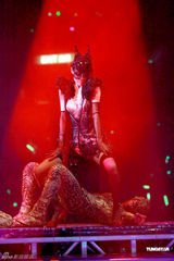 组图：容祖儿尾场演唱会性感热舞 动作狂野令人窒息 