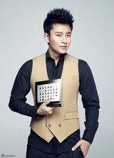 组图：贾乃亮登封面展完美棱角 称收获不是偶然