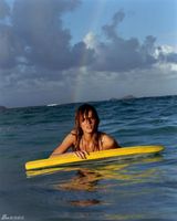 高清组图：超模安娜-维亚利茨娜海滩写真露半球