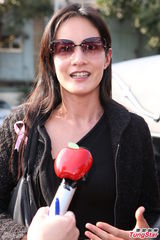 组图：胡瓜母亲告别式 张菲高凌风现身哀悼