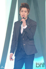 组图：MBLAQ等献艺《THE SHOW》 女歌手拼性感