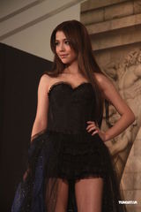 组图：李毓芬代言线上游戏 穿爆乳马甲大秀性感