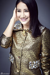 组图：曾泳醍硬糖气质写真 眼神魅惑女王范足