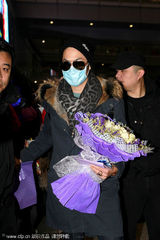 组图：周渝民言承旭及吴建豪蒙面现身机场