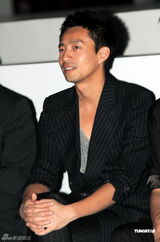 组图：刘嘉玲红唇美艳出席活动 安以轩汪小菲零交流