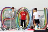 幻灯图集：Rain和曼联选手参加青少年慈善足球活动