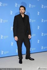 组图：《克鲁德一家》记者会 艾玛斯通靓丽迷人