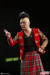 组图：big4开演唱会发红封包 互曝成员糗事