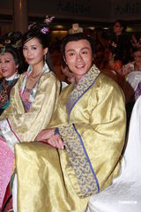 组图：佘诗曼陈豪等出席《公主嫁到大团圆》