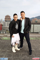 组图：黑人陈建州紧拥神似范玮琪女模