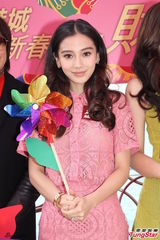 组图：AngelaBaby落选十大宅男女神 称不想再做