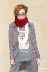 组图：古天乐高圆圆远赴云南拍戏 郑秀文探班打气