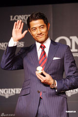 组图：郭富城染黑发代言名表 避谈七夕