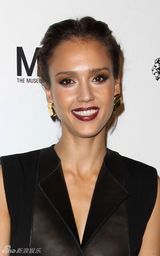 幻灯图集：名品店加州开张 阿尔芭贝瑞等美人捧场