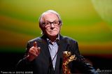 组图：肯-洛奇获终身成就奖捧柏林金熊