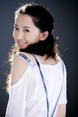 组图：蔡丹丹全新写真出炉 笑容清纯小露香肩