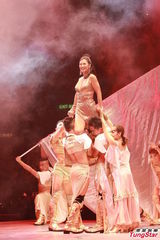 组图：叶倩文一家三口合唱 林青霞素颜到场欣赏