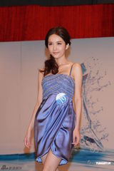 组图：20位亚姐性感亮相秀美腿 否认被逼剃毛