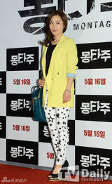 组图：韩片《蒙太奇》试映郑丽媛长T露腿显身材