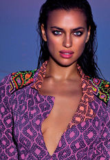 组图：C罗女友秀美胸 令人血脉喷张