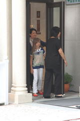 组图：英国小萝莉康妮抵港开唱 想去迪士尼乐园