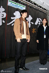 幻灯图：周渝民冬日代言扮温暖大使