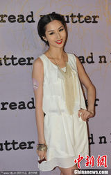 组图：爆乳女高叉旗袍露胸贴 亮相发布会力压陈乔恩