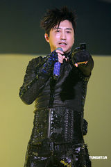 幻灯：庾澄庆个唱张学友助阵 与周秀娜贴身热舞