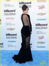 组图：女星红毯竞艳 泰勒秀美背洛佩兹深v真空